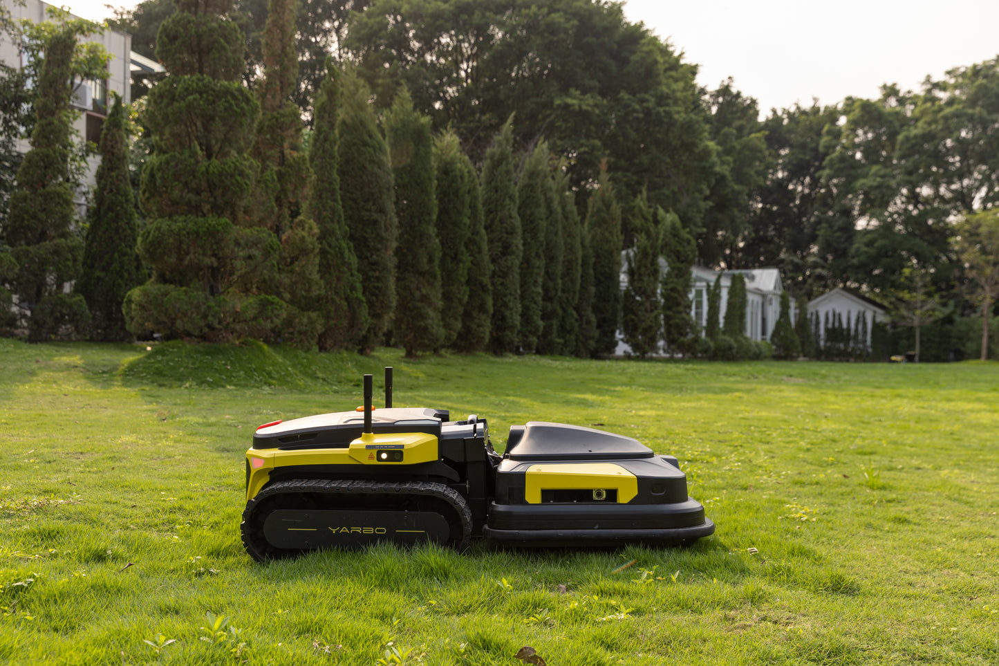 Yarbo Pro Mower 4in1 Bundle image 3