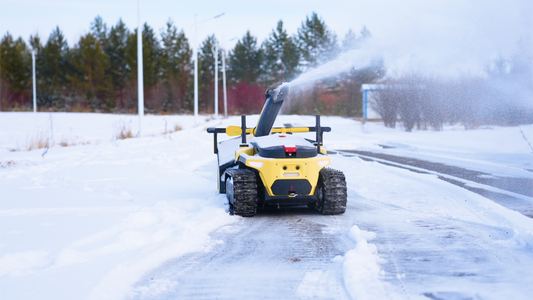 Refurbished Yarbo Core 2024/25 +Snowblower image 0