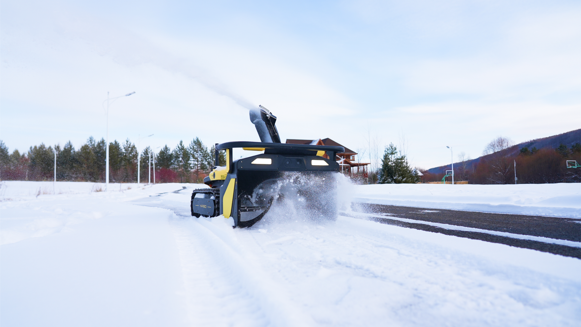 Refurbished Yarbo Core 2024/25 +Snowblower image 1
